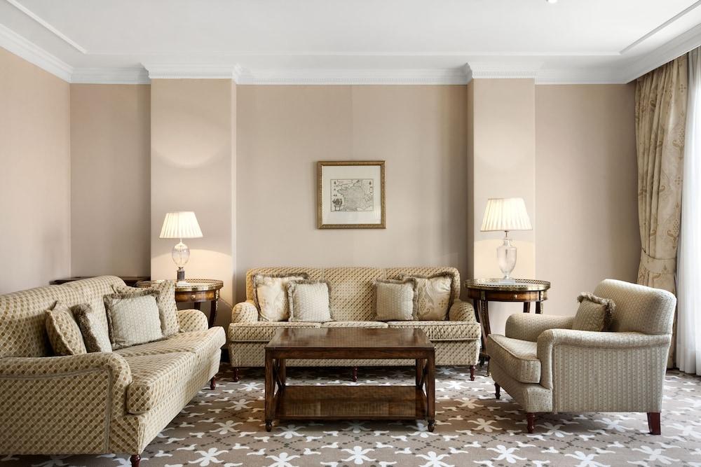 Eurostars Palacio Buenavista Toledo Exterior foto A living room in a suite at the Four Seasons Hotel, London
