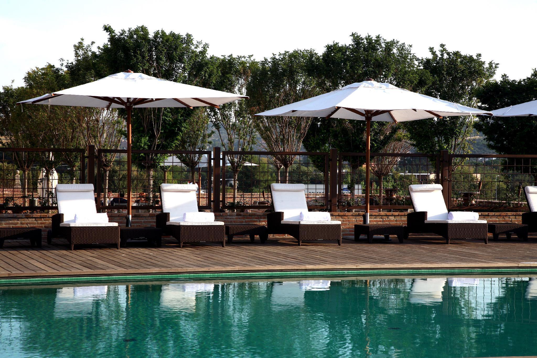 Eurostars Palacio Buenavista Toledo Exterior foto The swimming pool at the hotel